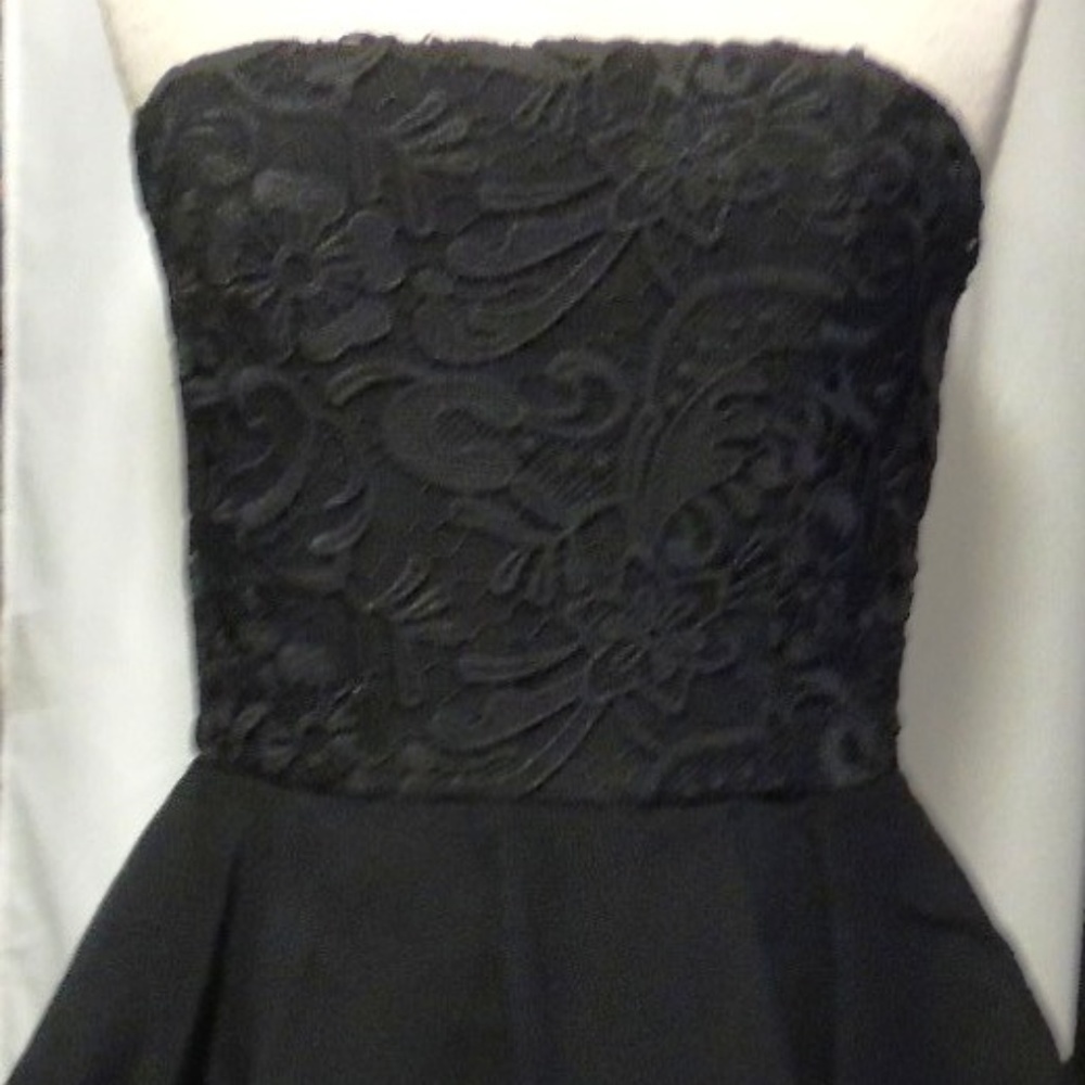 GRACIA STRAPLESS BLACK LACE PEPLUM DRESS SIZE SM,